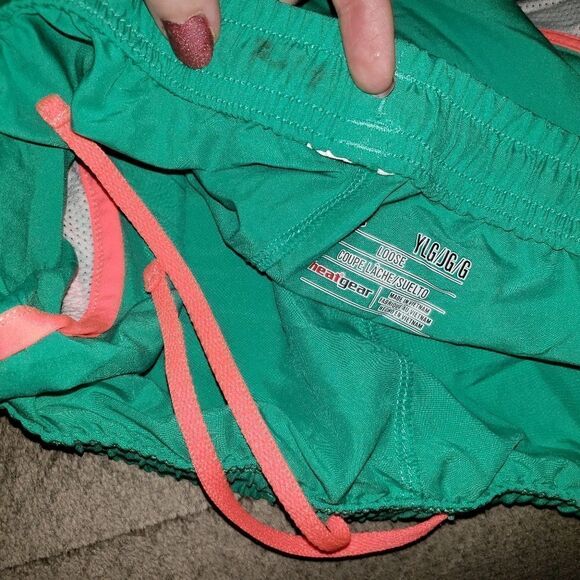 UNDER ARMOUR GREEN AND NEON CORAL WHITE LOOSE RUNNING SHORTS SIZE YOUTH LARGE - Picture 4 of 5